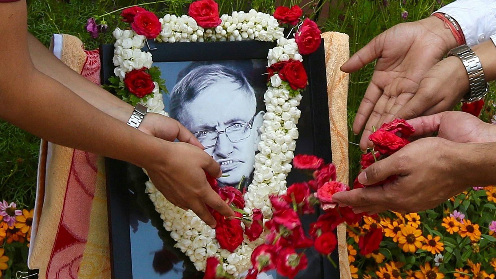 Homenaje a Stephen Hawking en Bangalore