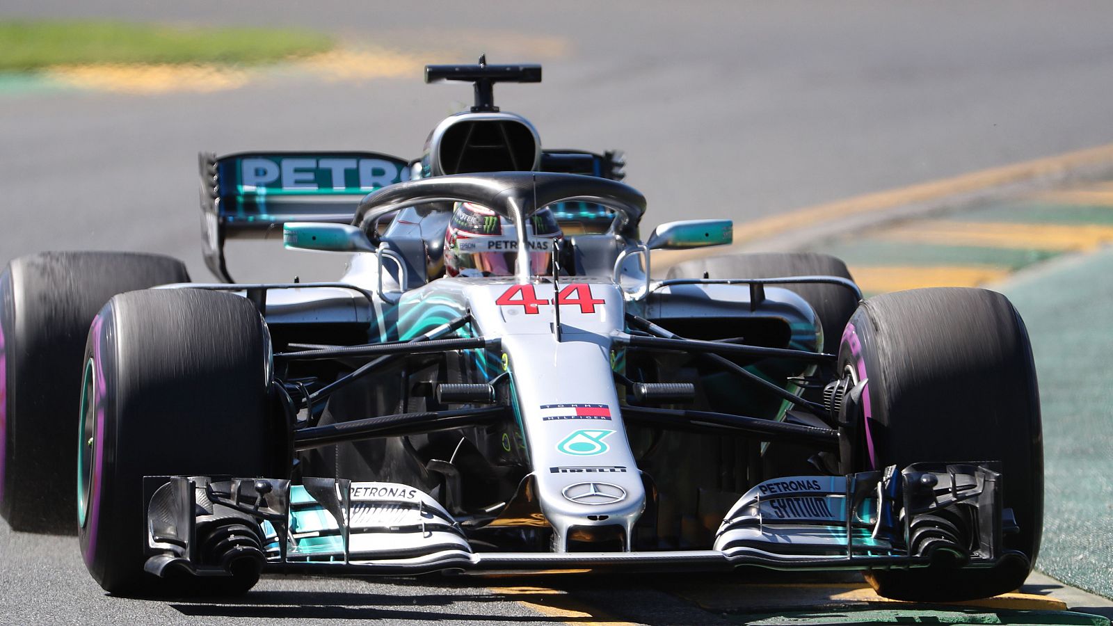 Hamilton domina los entrenamientos libres en Australia