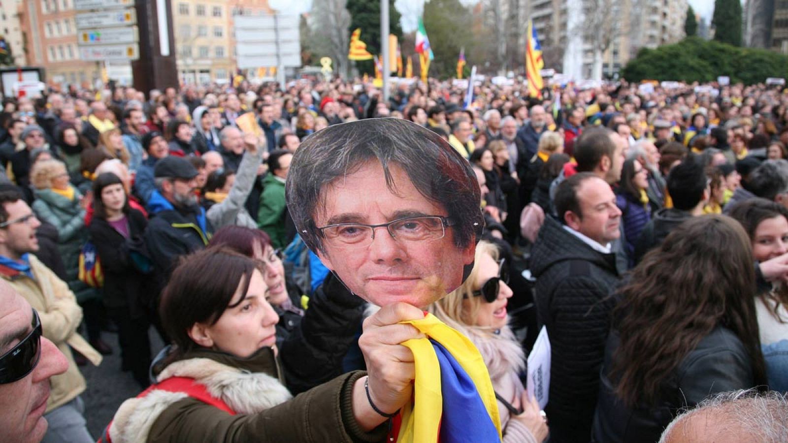 Manifestación en apoyo de Puigdemont en Barcelona.