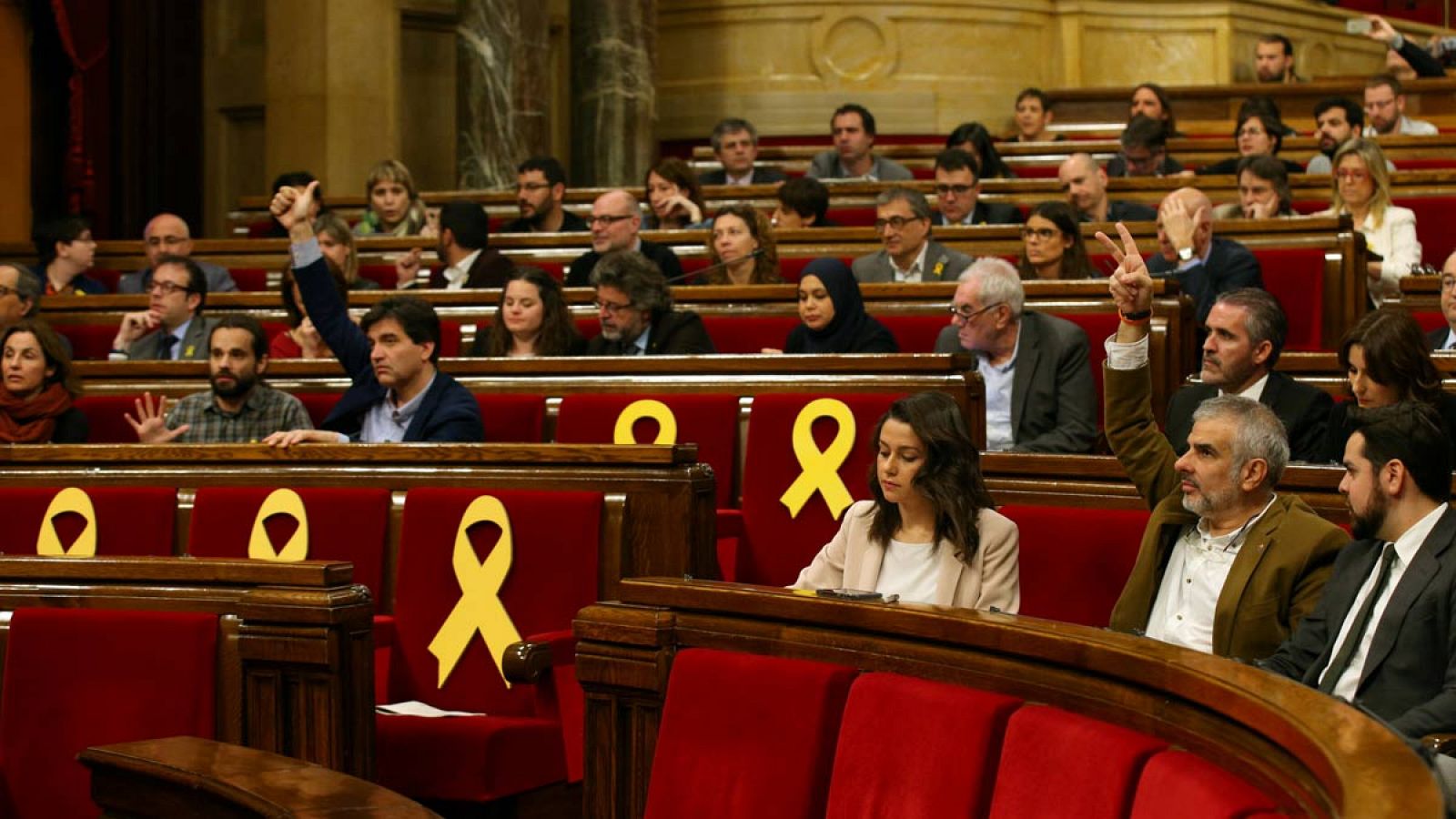 Celebración de un pleno extraordinario en el Parlament de Cataluña.
