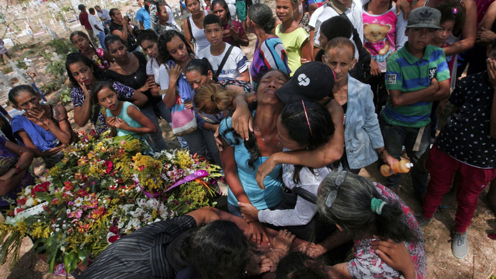 Funeral de algunas de las víctimas del incendio en los calabozos de una comisaría en Valencia, Venezuela
