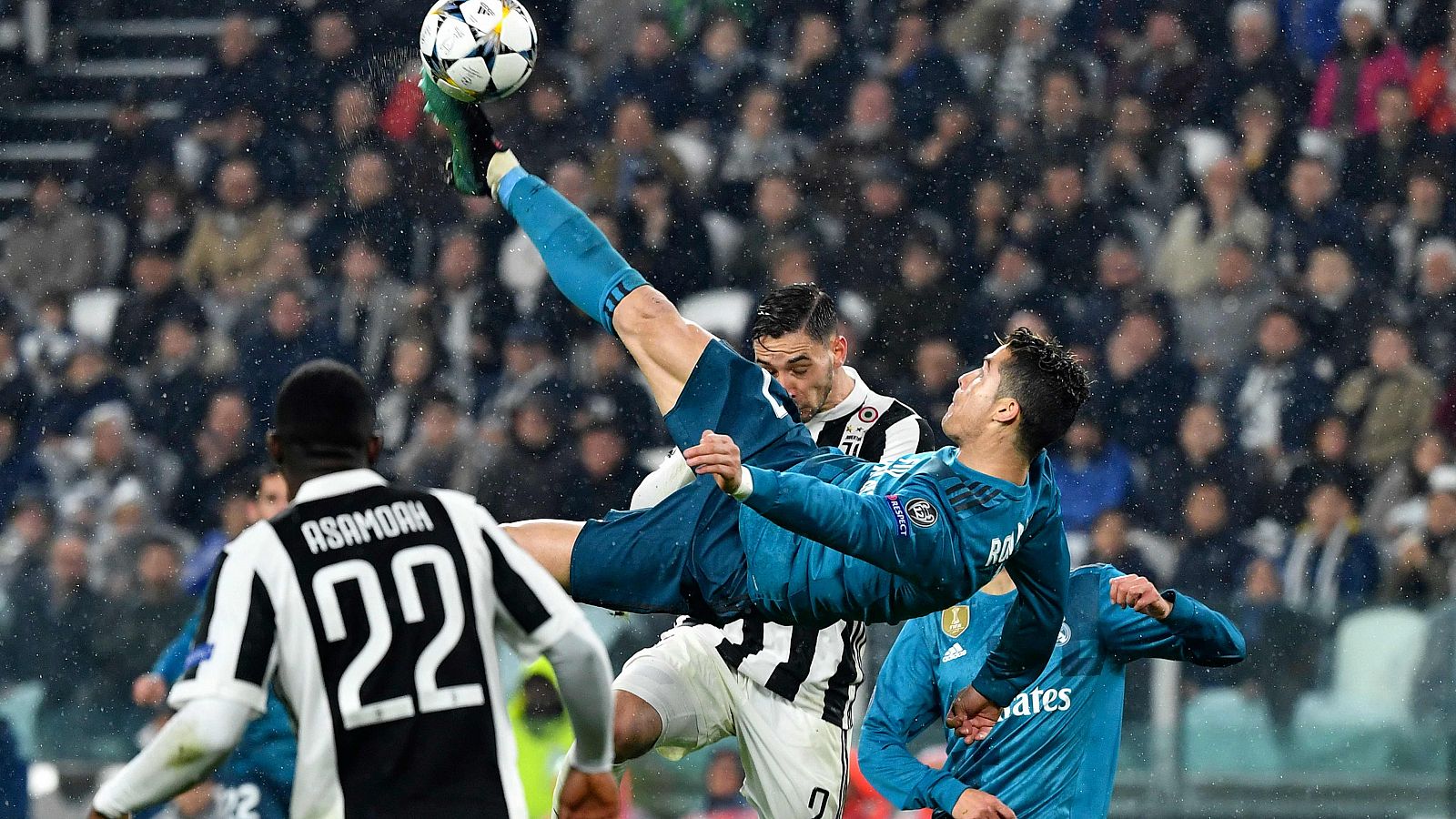 Cristiano Ronaldo marcó un fabuloso gol de chilena a la Juventus.