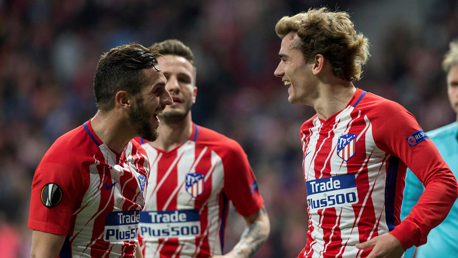 Griezmann celebra con Koke la consecución del segundo gol ante el Sporting de Lisboa.