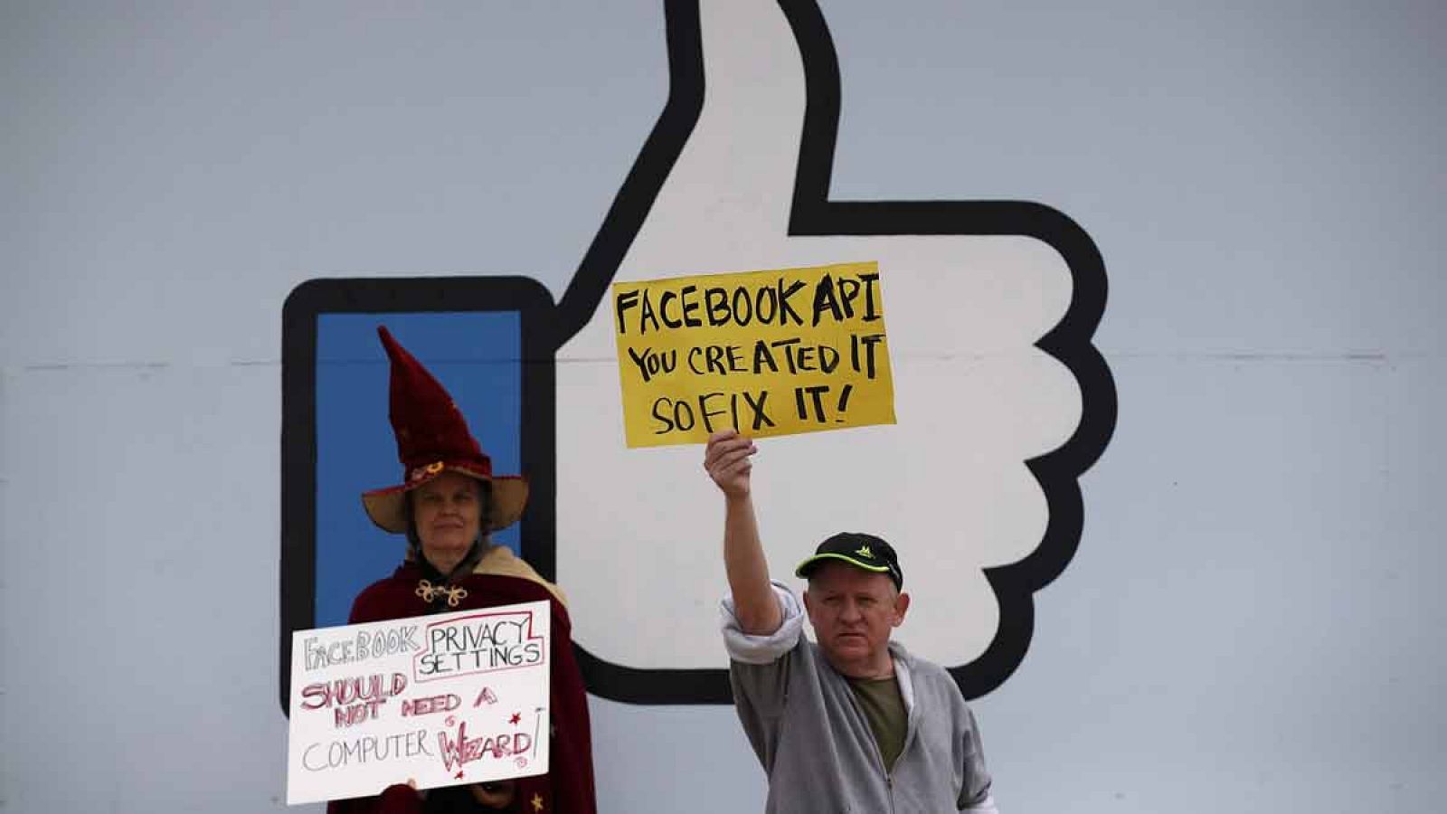 El fundador de la red social, Mark Zuckerberg, endurece sus políticas para "evitar interferencias"