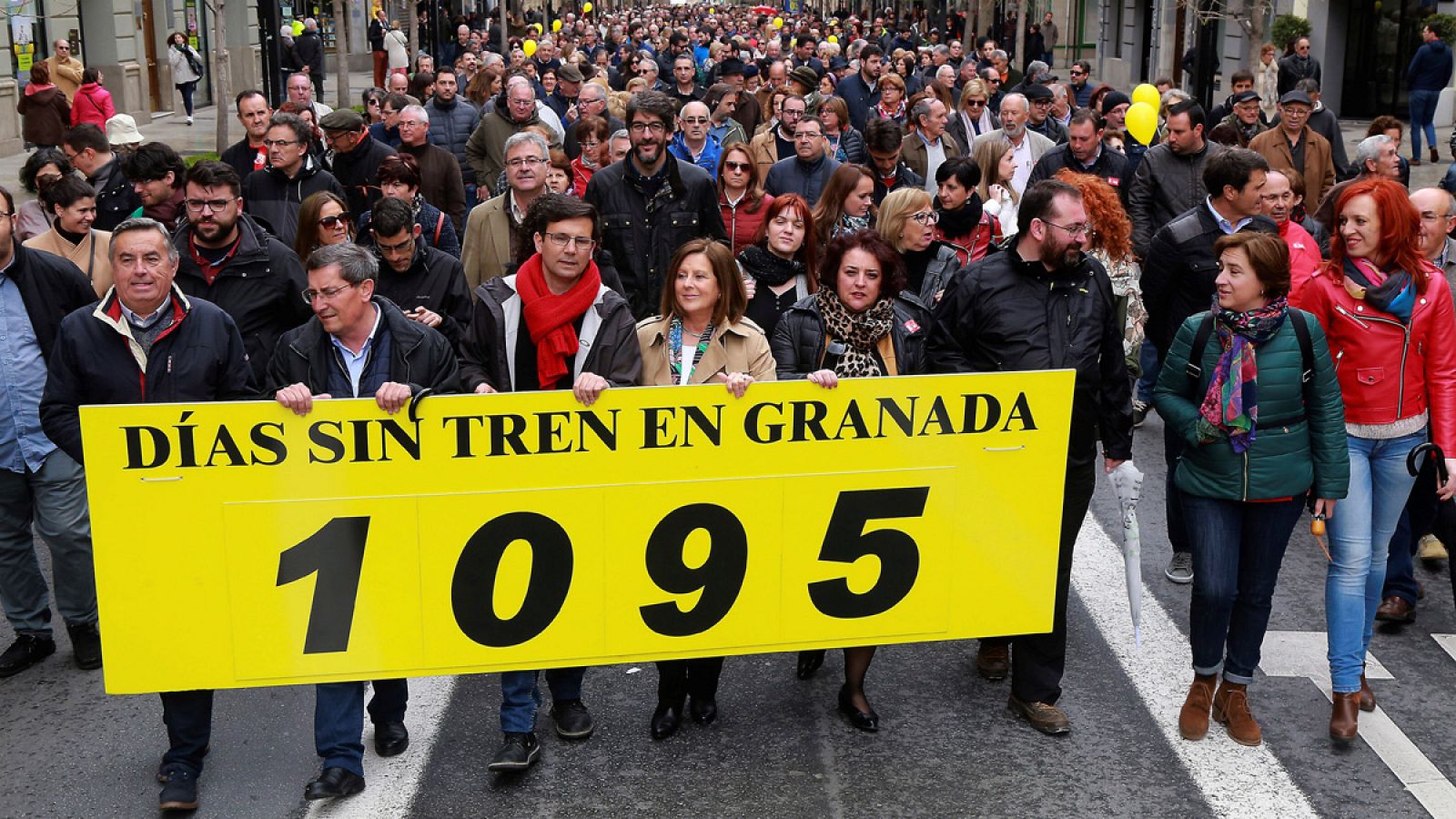 Los granadinos salen a la calle en la manifestación denominada Granada, tres años sin tren