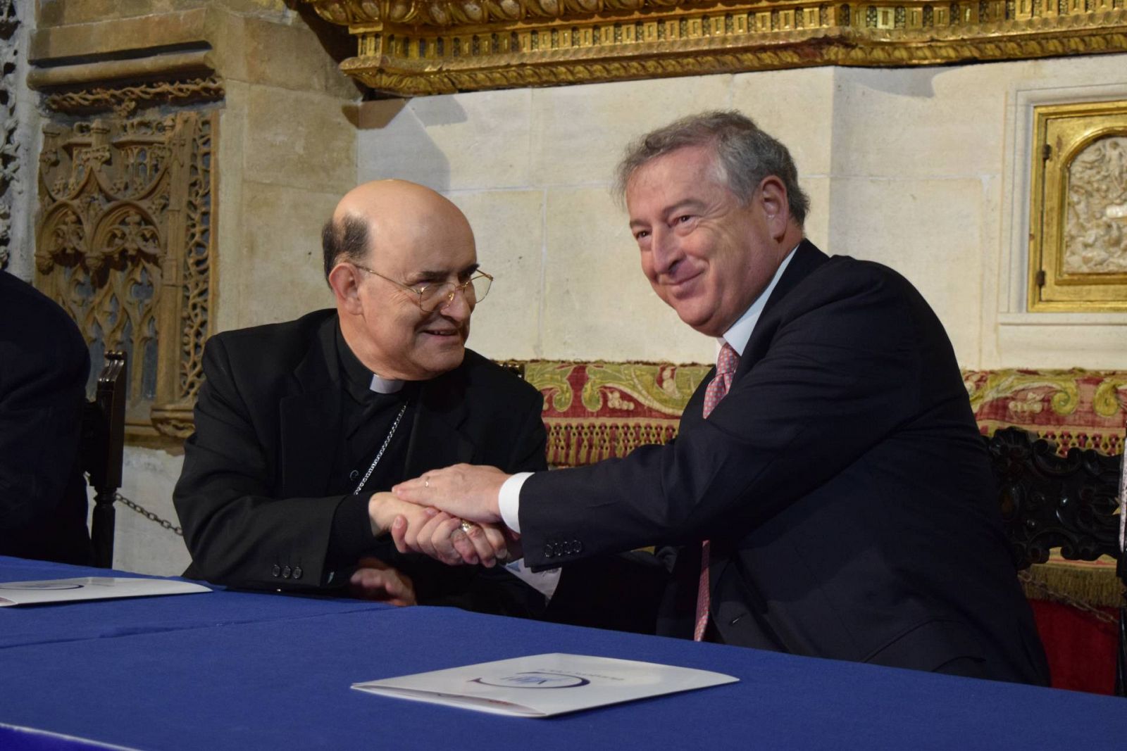 El acuerdo ha sido suscrito por el arzobispo de la Diócesis de Burgos, excelentísimo señor Fidel Herráez, y el presidente de RTVE, José Antonio Sánchez