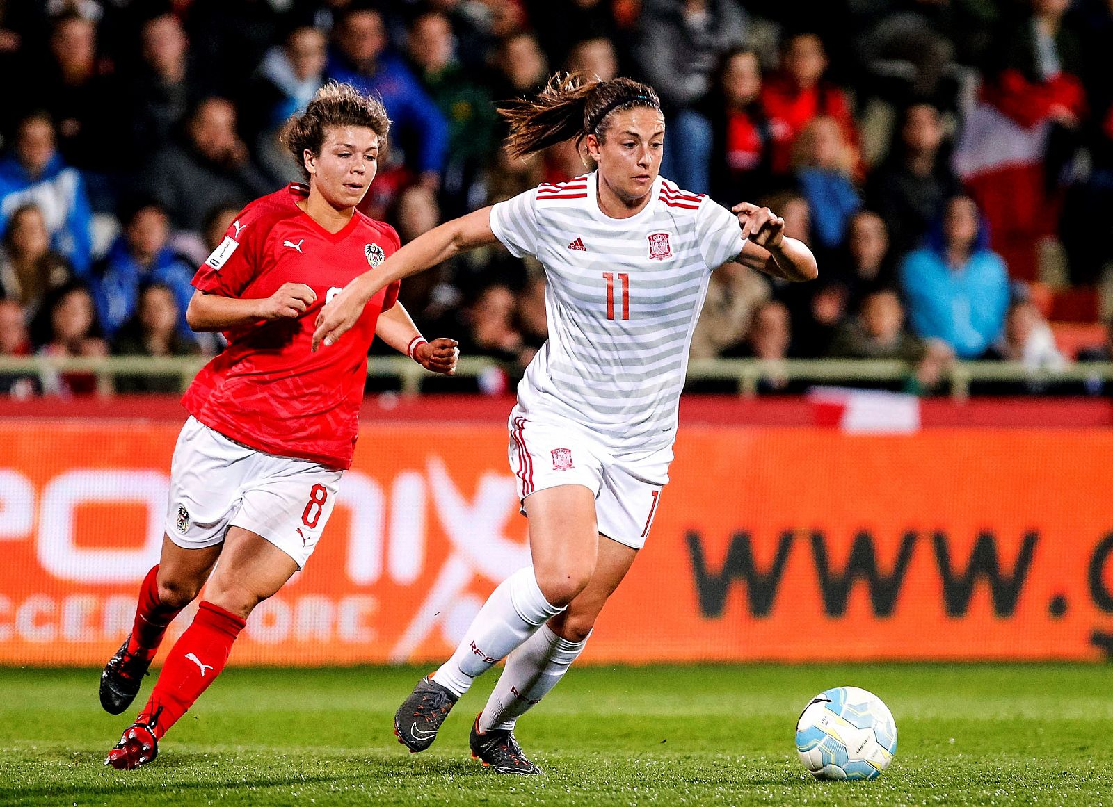 Un momento del Austria - España de fútbol femenino.
