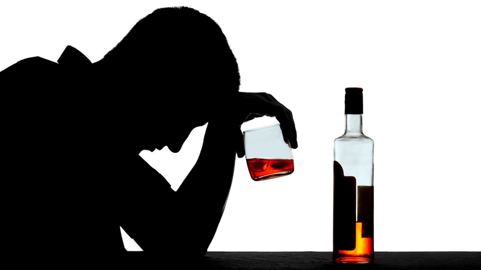 El alcohol es la droga más consumida por jóvenes y adultos en nuestra sociedad.