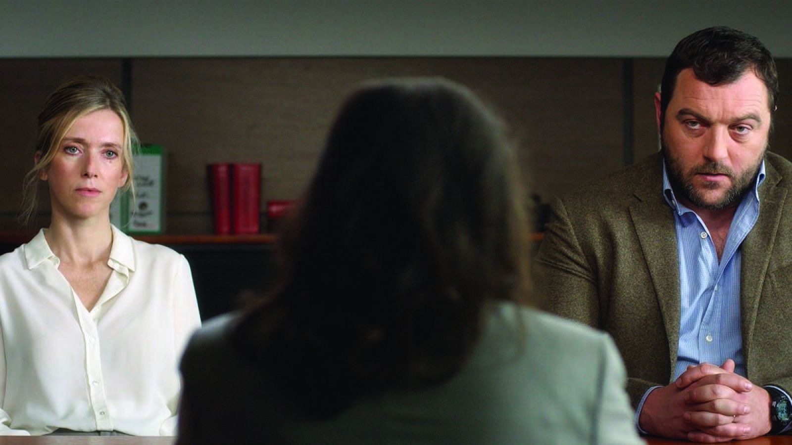 Myriam (Léa Drucker) y Antoine (Denis Ménochet) litigan por la custodia de Julien (Thomas Gioria), su hijo de once años.