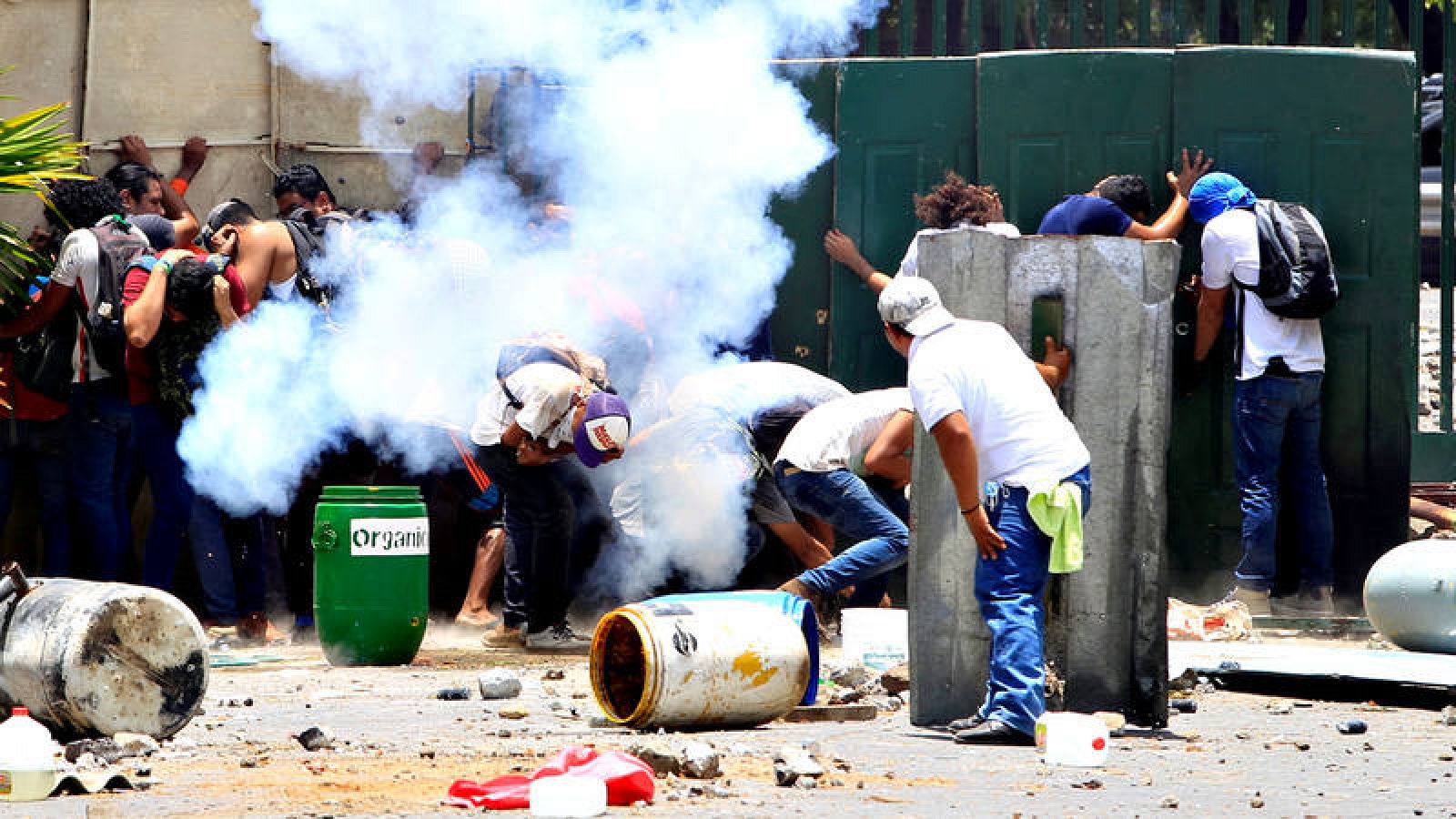 Un grupo de estudiantes, durante las protestas en Managua contra la reforma de la Seguridad Social