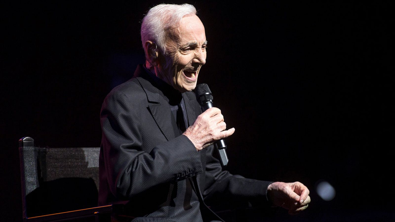 El cantante francés Charles Aznavour durante su actuación en el Gran Teatre del Liceu de Barcelona el viernes 20 de abril de 2018.