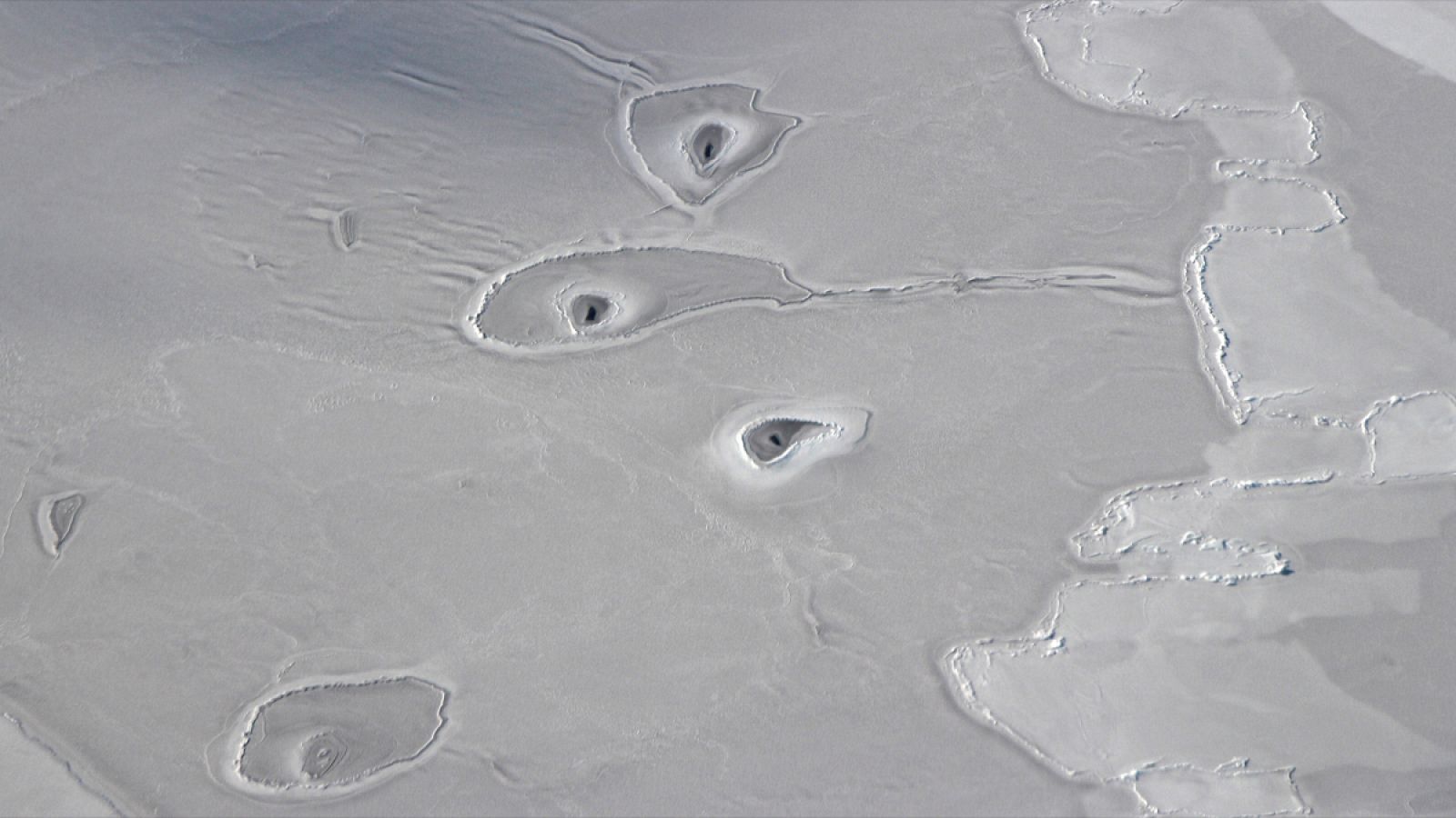 Fotografía de los agujeros tomada en el mar de Beaufort.