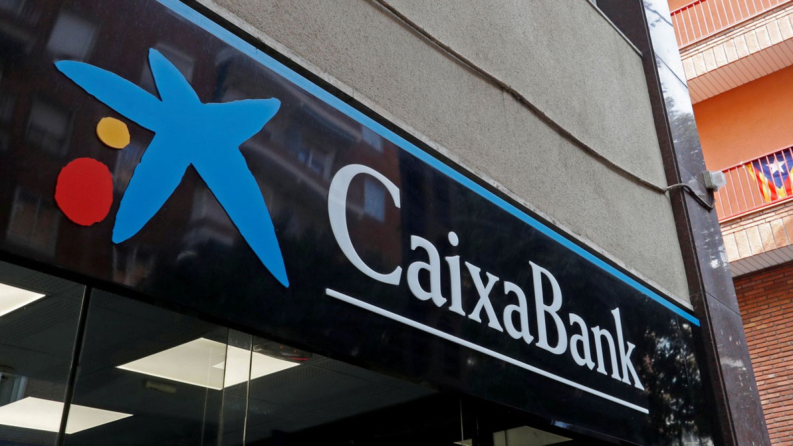 Oficina de Caixabank en una calle de Barcelona