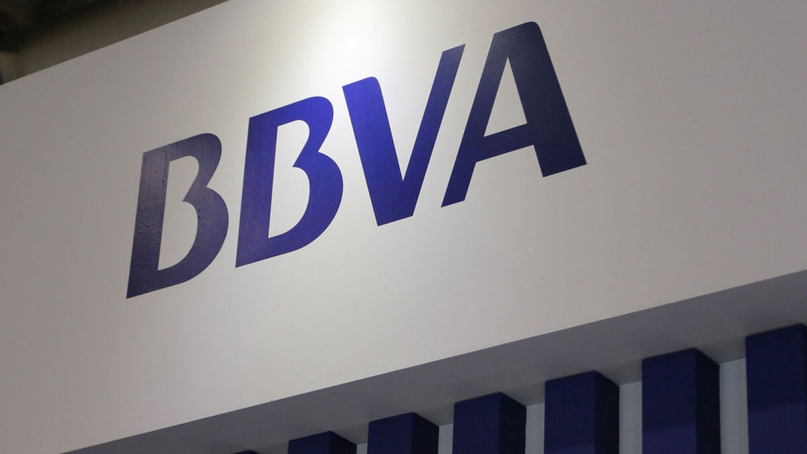 El logo del BBVA en la conferencia bancaria de Toronto