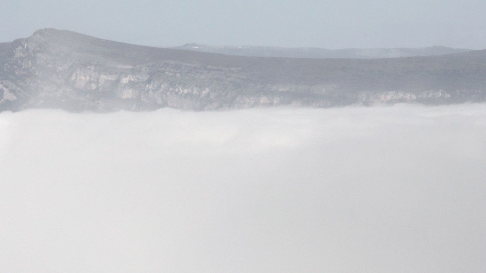 Manto de nubes cubriendo la comarca de Pamplona desde el Alto de El Perdón en una imagen de archivo