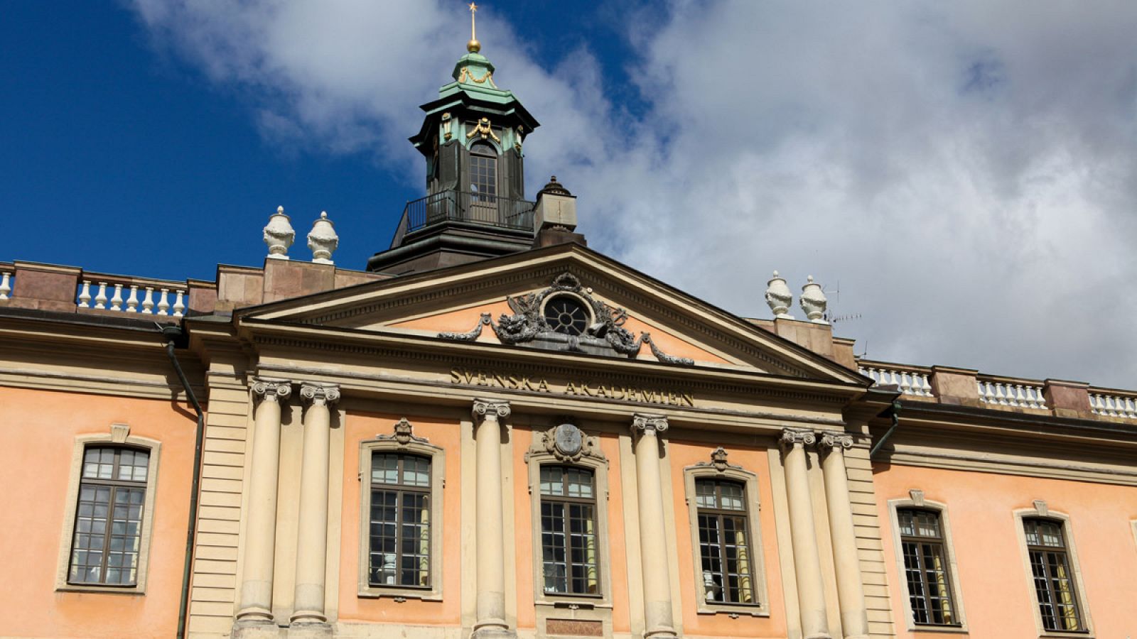 Fachada de la Academia Sueca en Estocolmo