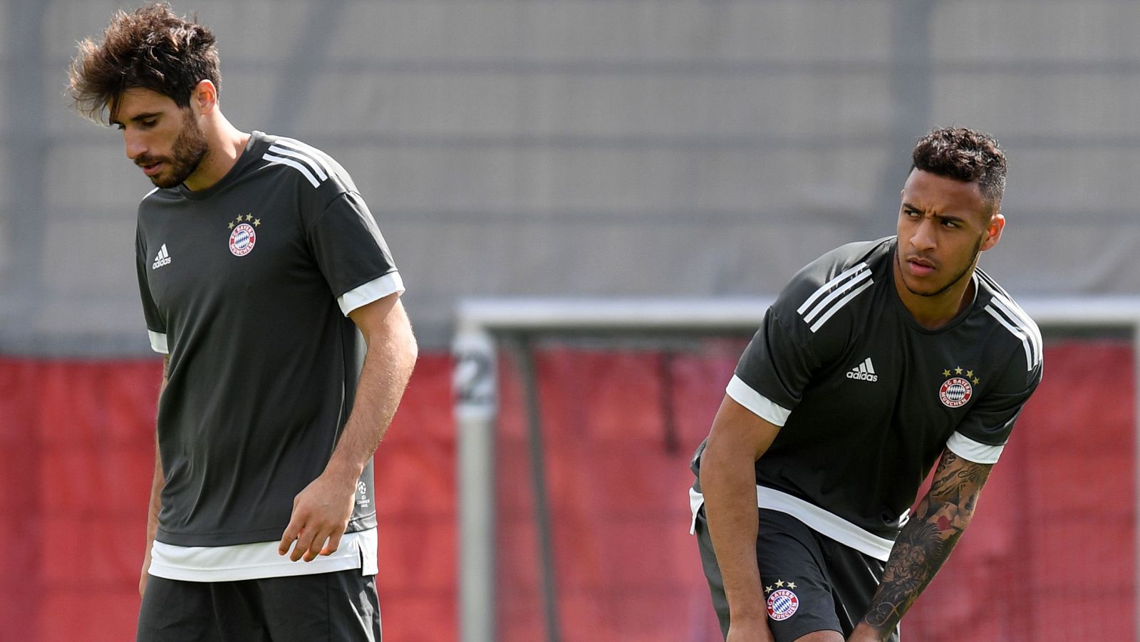 Javi Martínez, a la izquierda, en un entrenamiento del Bayern.