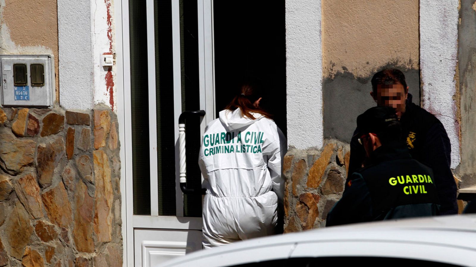 La Guardia Civil registra una casa de Castrogonzalo (Zamora) tras aparecer muerta una mujer con signos de violencia