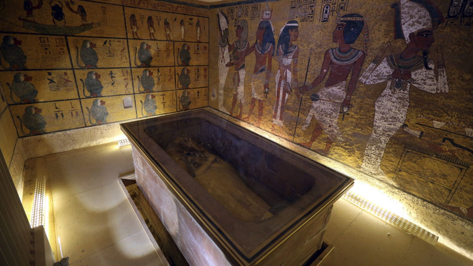 Sarcófago del faraón Tutankamon en el Valle de los Reyes, descubierto en noviembre de 1922 por Howard Carter.