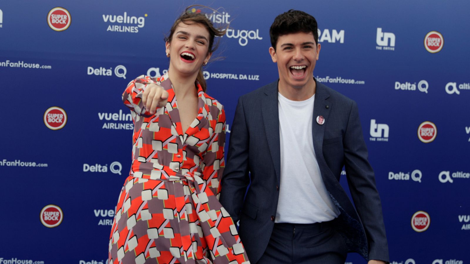 Amaia y Alfred durante la "Blue carpet" que da inicio al Festival de Eurovisión