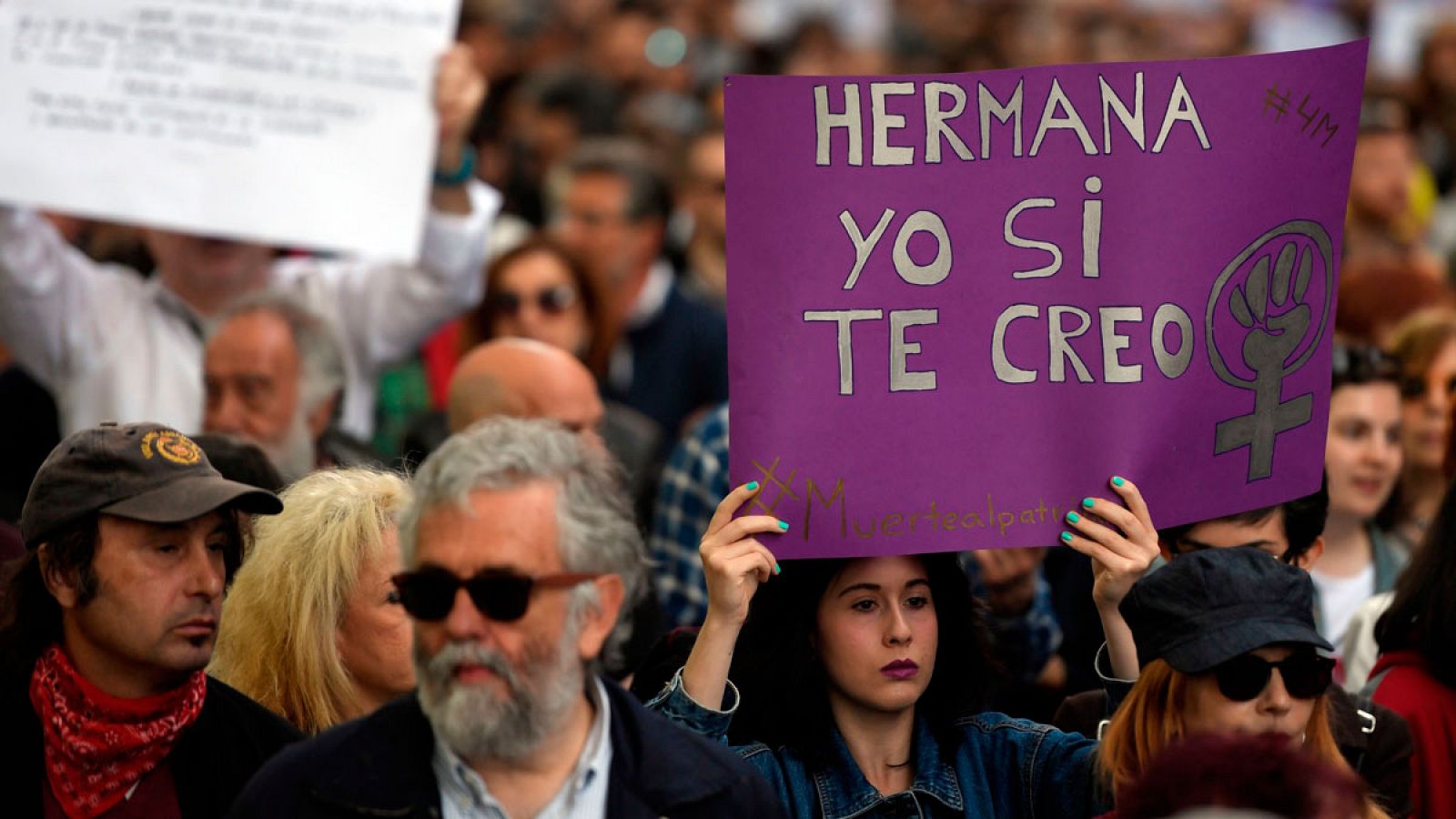 Imagen de la manifestación en apoyo a la víctima de La Manada este viernes en Madrid
