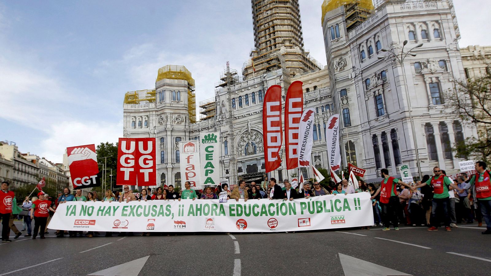 Manifestación convocada por la Plataforma Estatal por la Escuela Pública en Madrid contra la Lomce