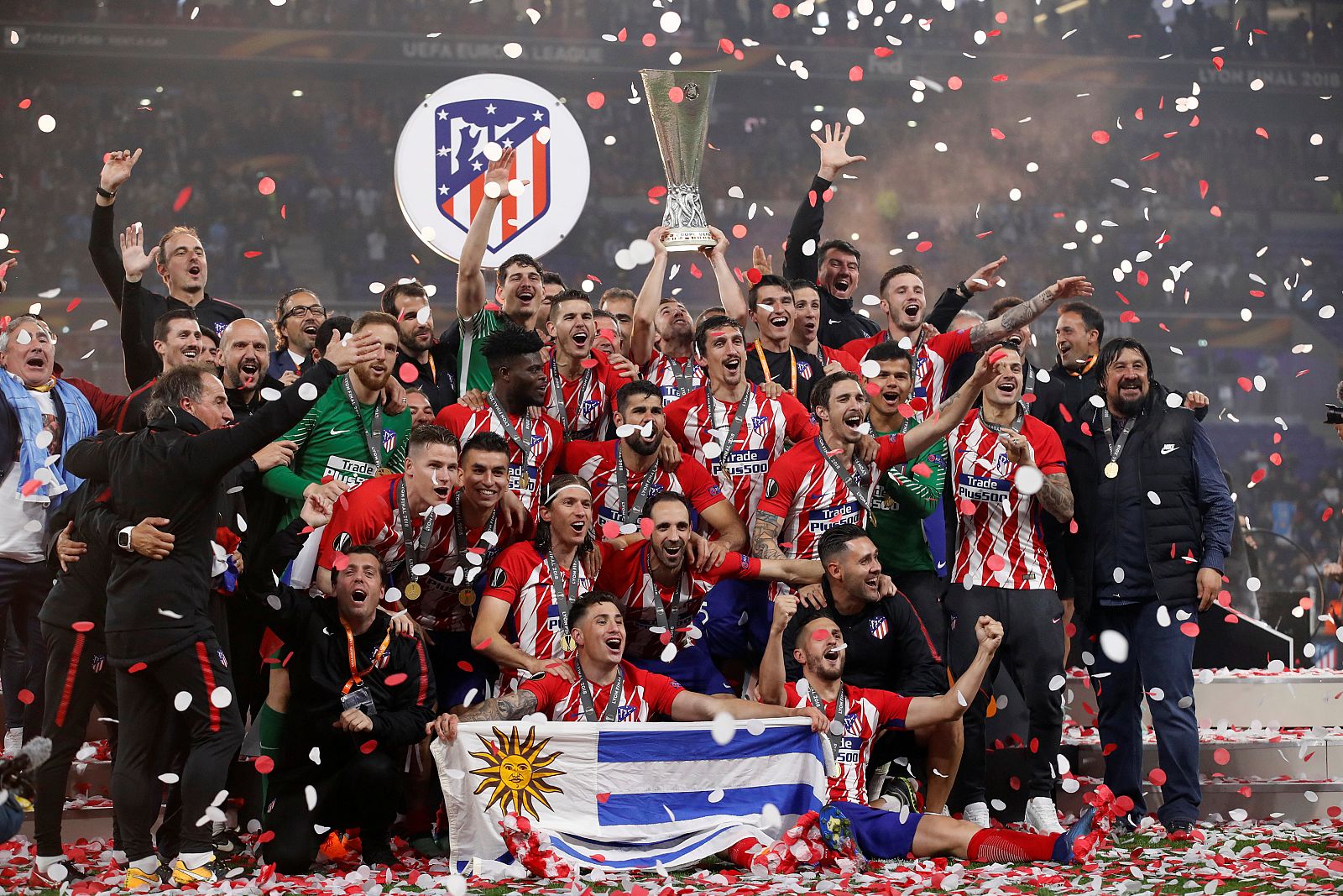 Los jugadores del Atlético celebran el triunfo.