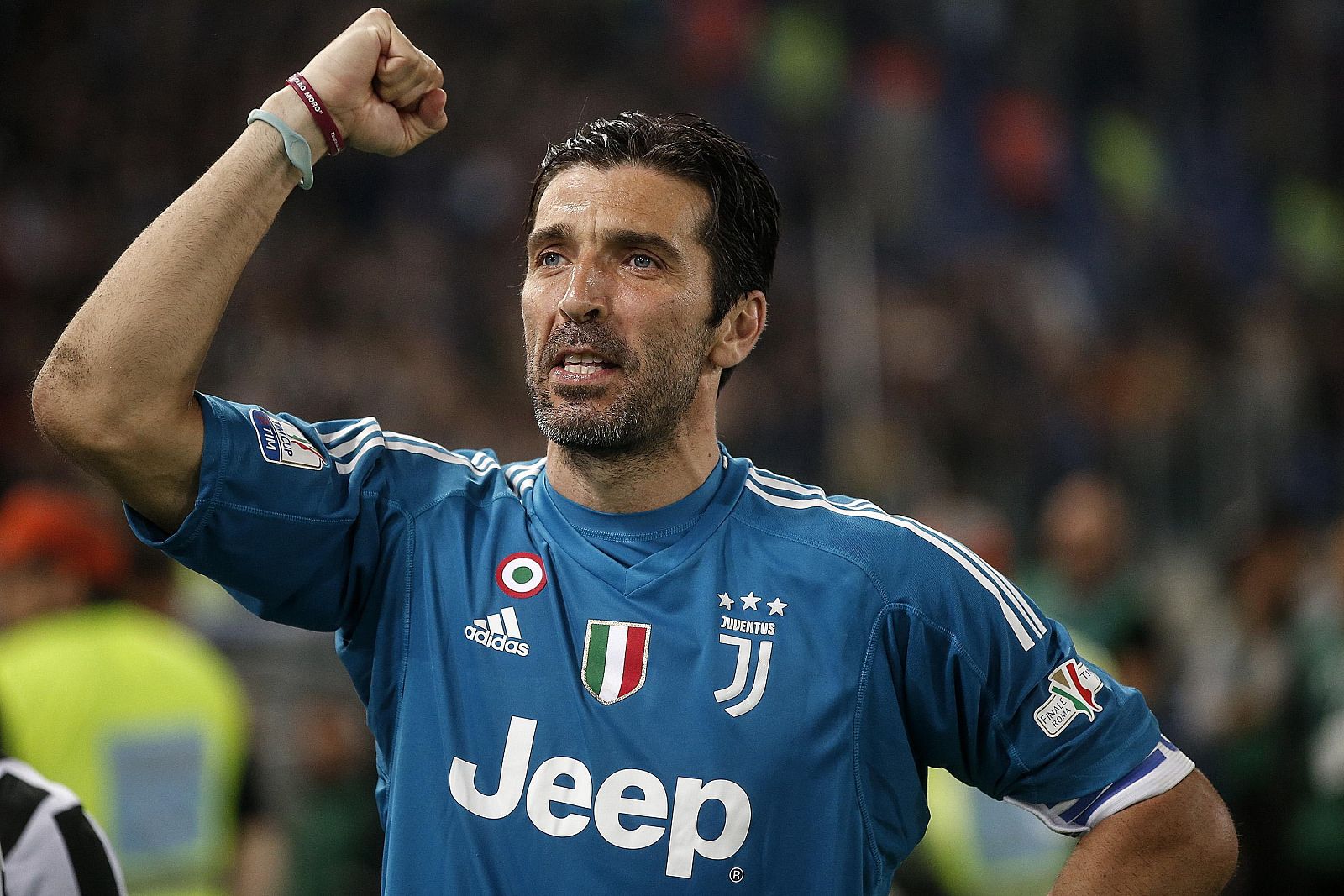 'Giggi' Buffon celebra la victoria de la Juventus sobre el AC Milan en la Copa de Italia.