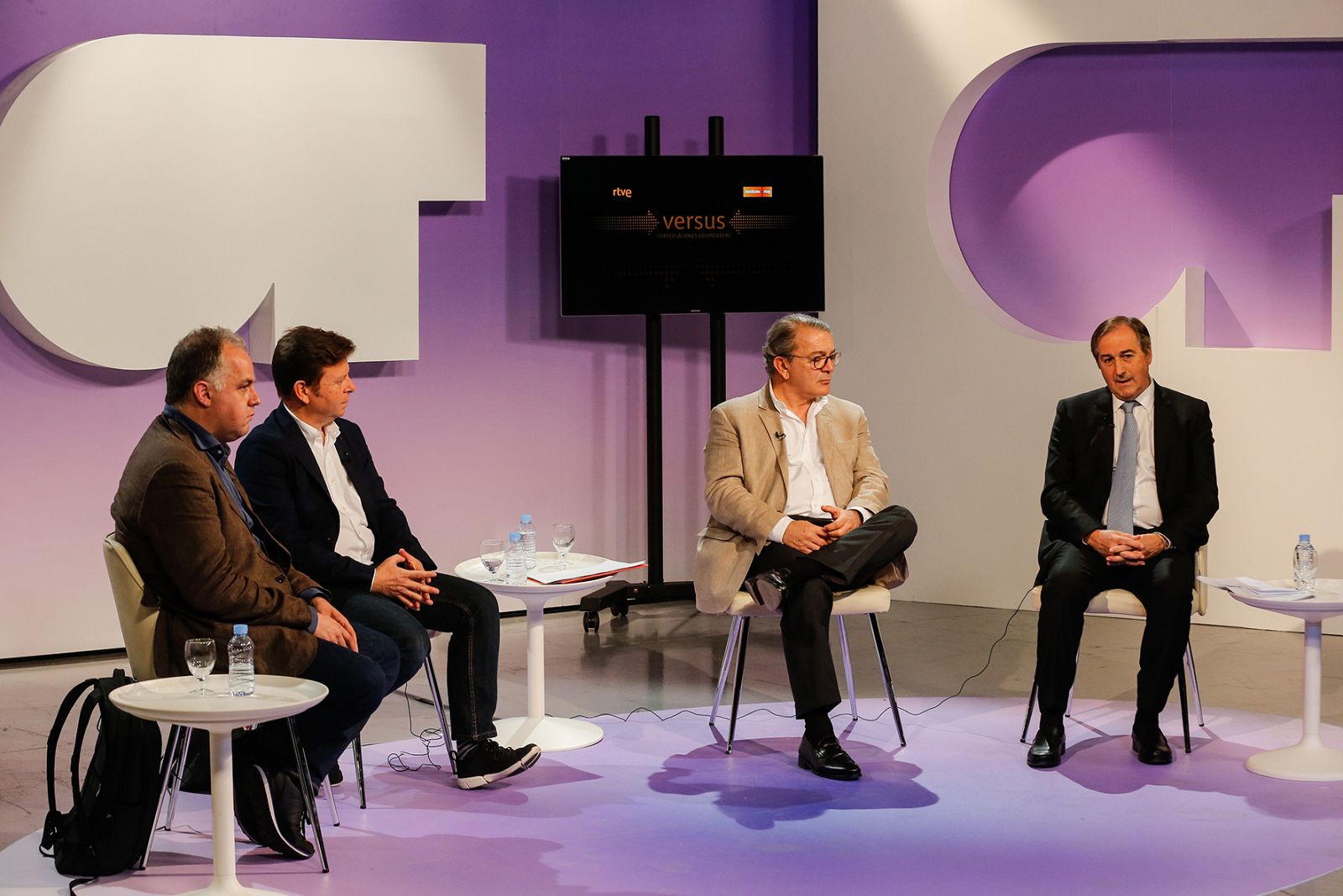 Lluís Alsina, Tinet Rubira, José Ramón Díez y Eladio Jareño han inaugurado el ciclo de debate profesional 'Versus' del Instituto RTVE