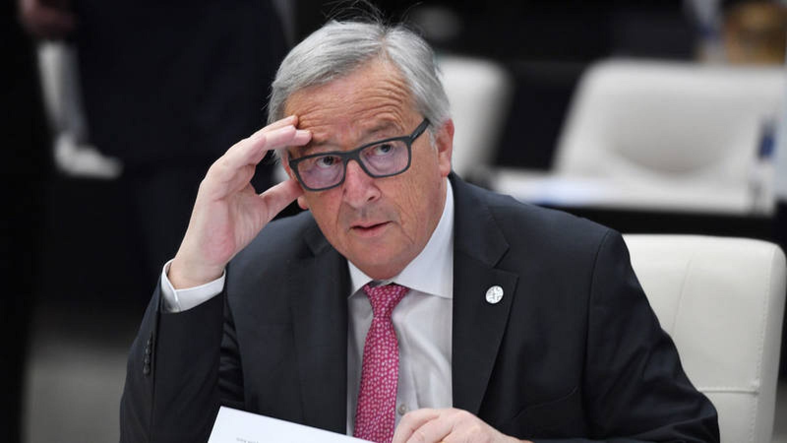 Según Juncker, la UE no negociará con Estados Unidos "con una espada de Damocles sobre nuestras cabezas"