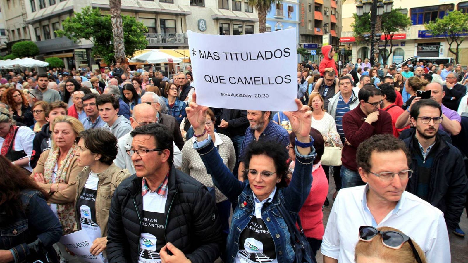 Concentración multitudinaria en Algeciras convocada por las coordinadoras antidroga.