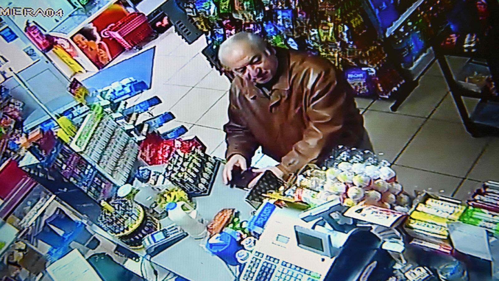 Sergei Skripal, captado por las cámaras de un supermercado en Salisbury en febrero