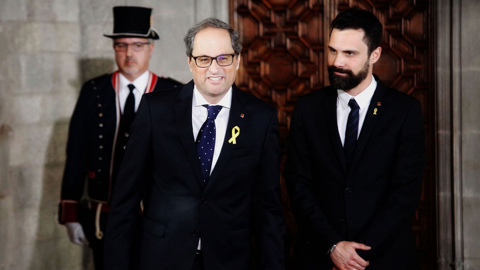 El presidente catalán Quim Torra junto al presidente del Parlament catalán Roger Torrent