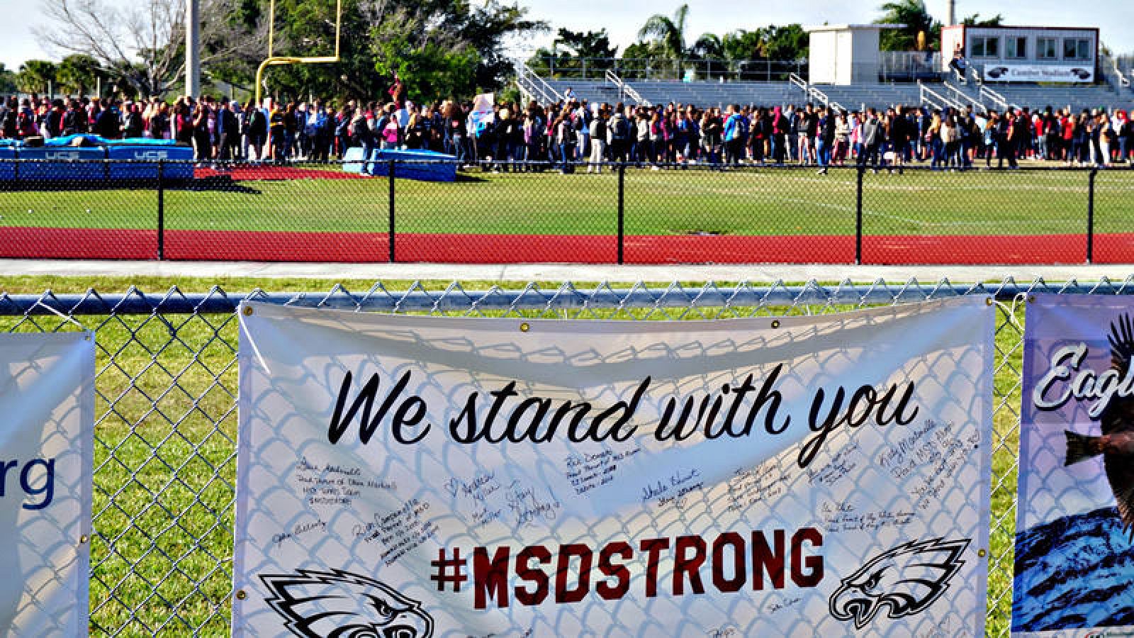 Concentración de los estudiantes del instituto de Parkland, en Florida, tras el tiroteo de febrero