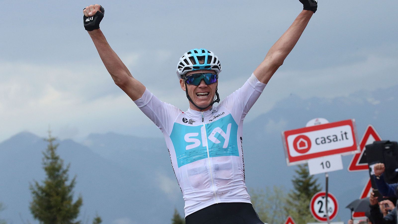 Chris Froome celebra su victoria en la 14ª etapa del Giro 2018, en Monte Zoncolan.