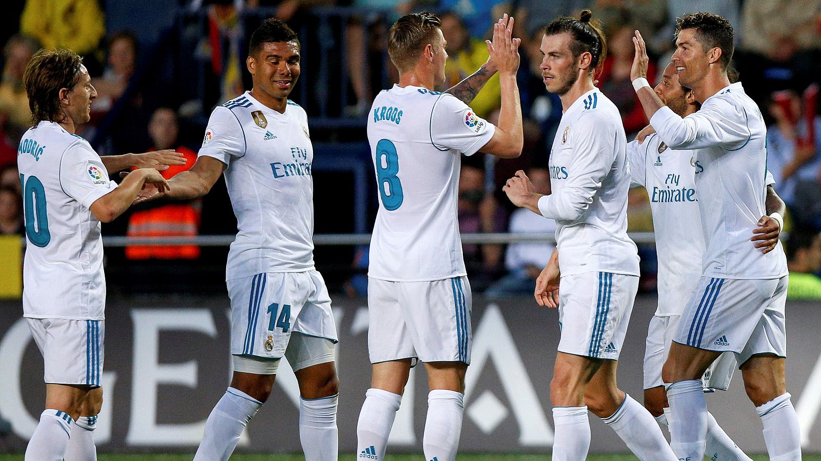 Los jugadores del Madrid celebran uno de los goles ante el Villarreal.