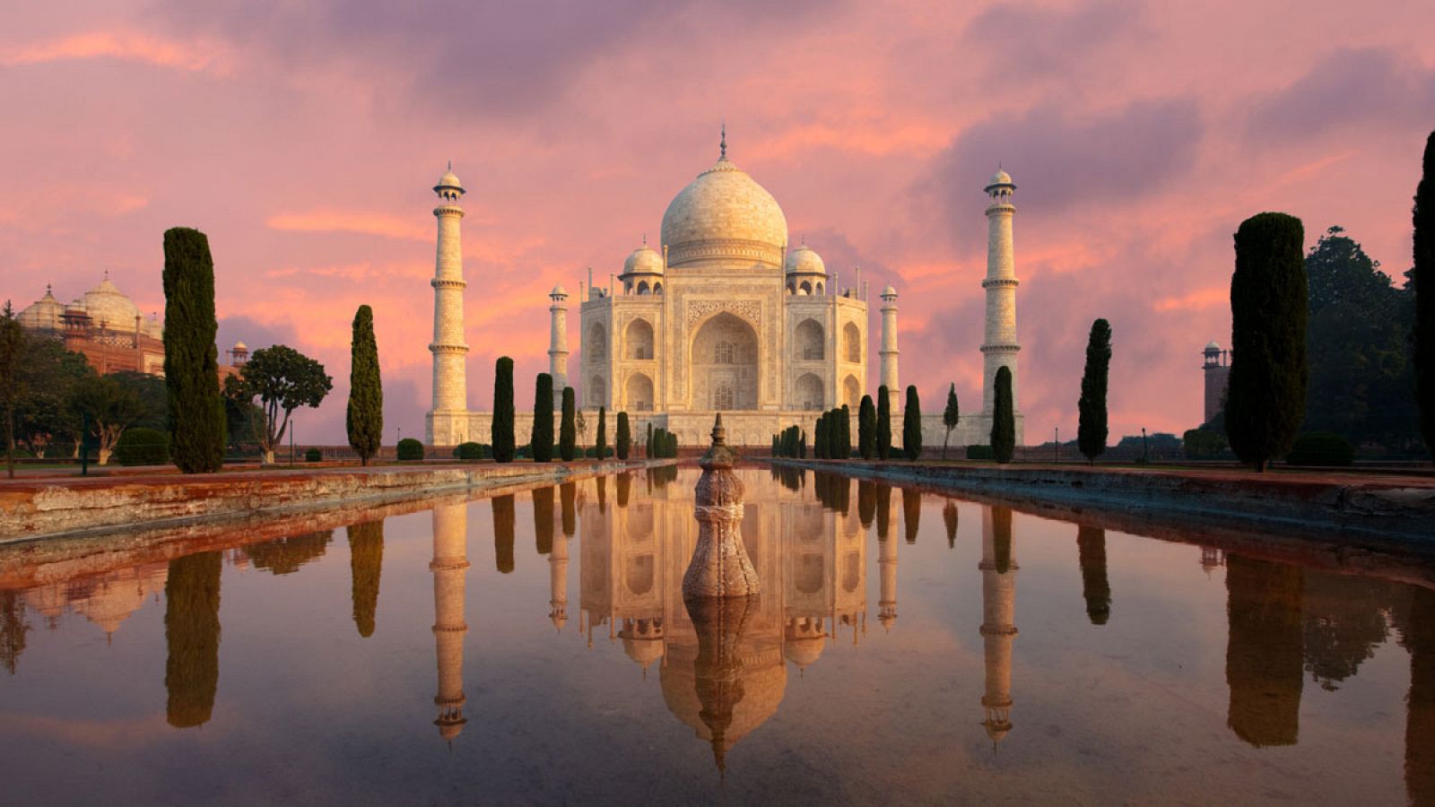 El Taj Mahal, situado en India, es una de las siete Maravillas del Mundo.