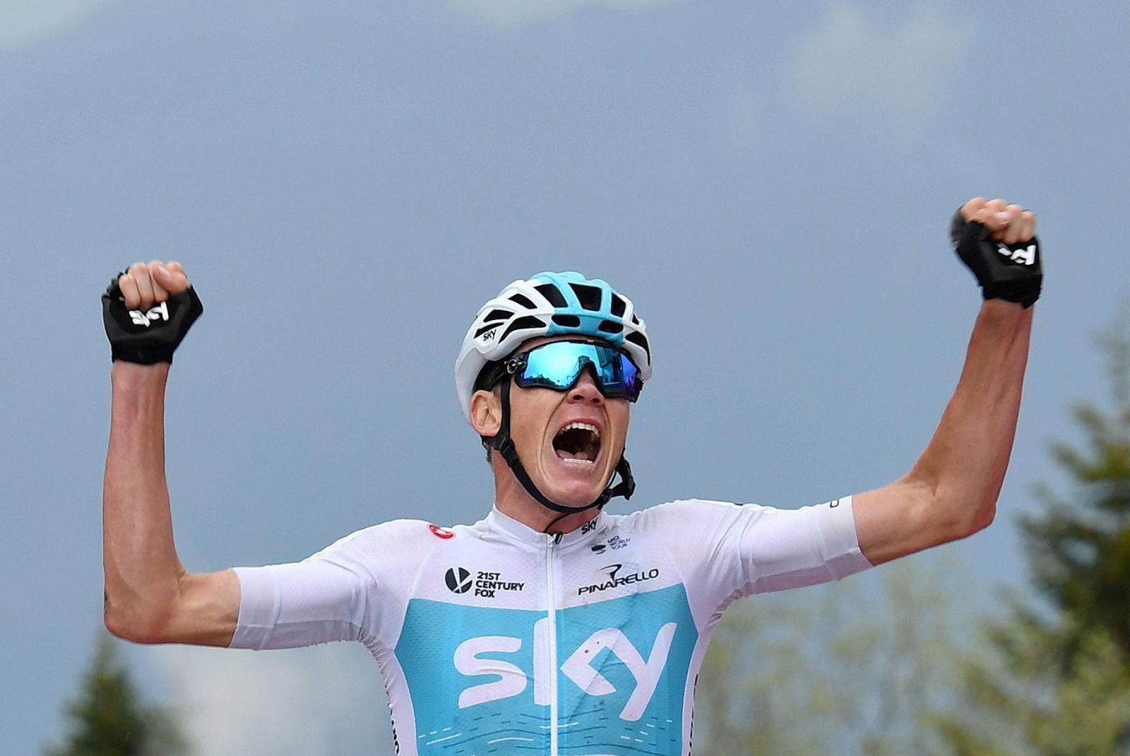 Chris Froome celebra su victoria en la etapa 14 del Giro de Italia 2014.