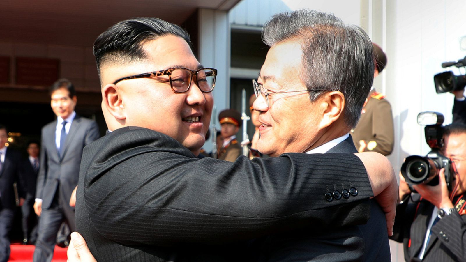 El presidente de Corea del Sur, Moon Jae-in, y el líder del Norte, Kim Jong-un