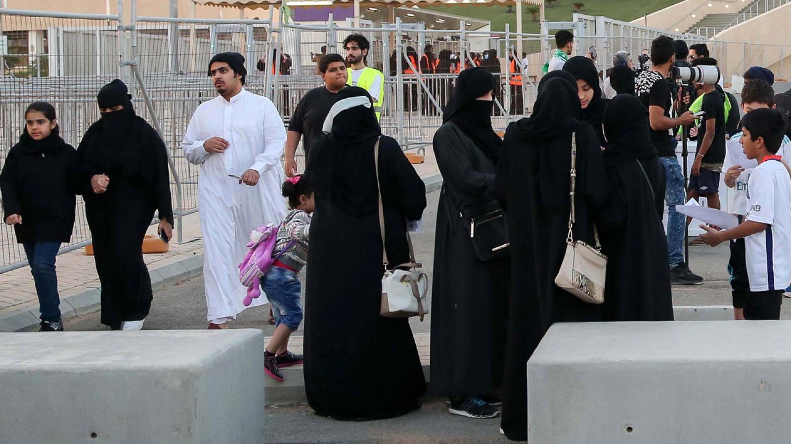 Un grupo de mujeres sauditas asiste a un partido de fútbol el pasado 12 de enero