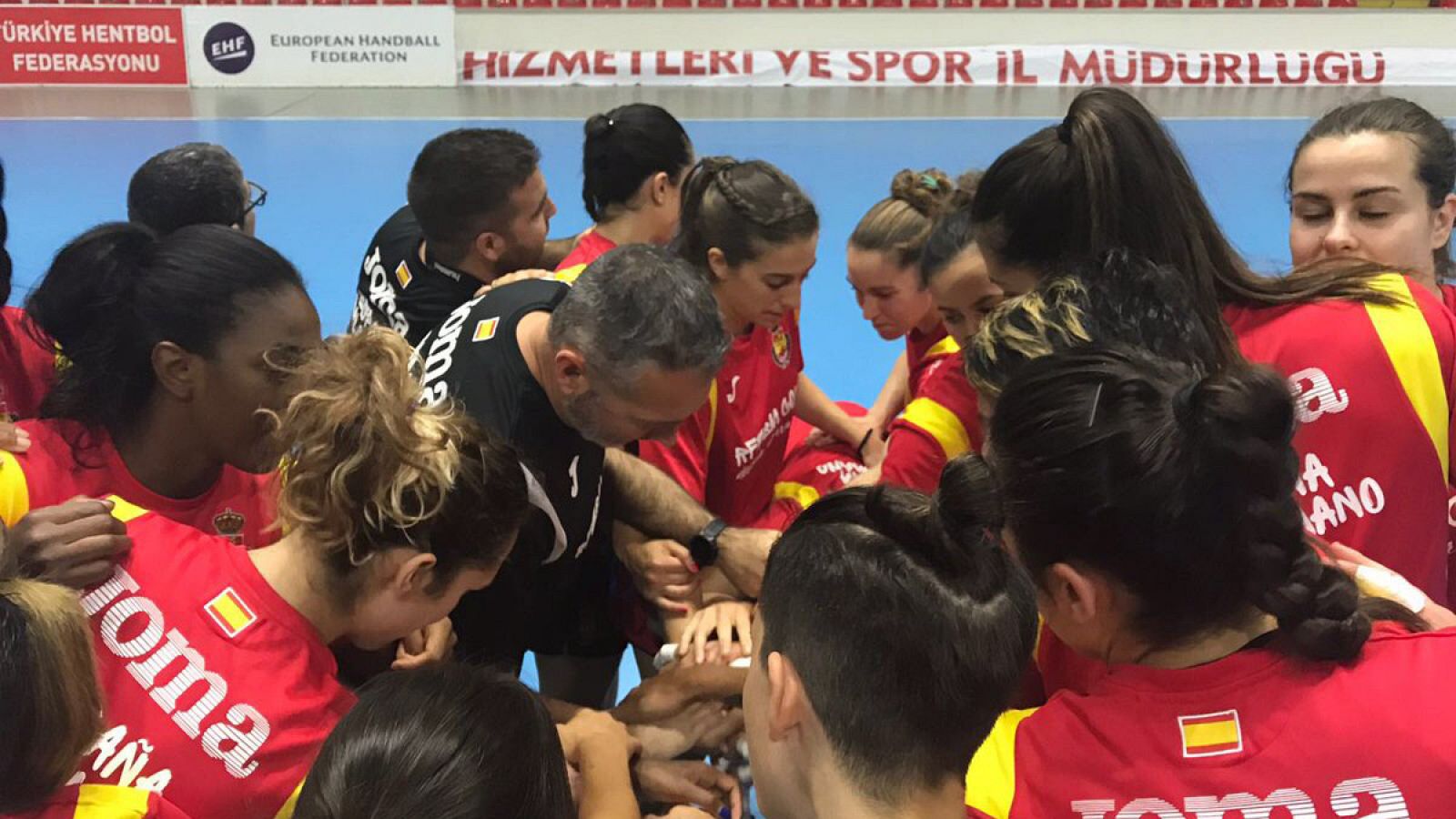 Las 'Guerreras' celebran su victoria ante Turquía.