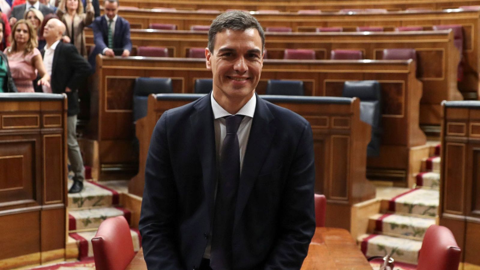 Pedro Sánchez posa en el Congreso de los Diputados tras la moción de censura