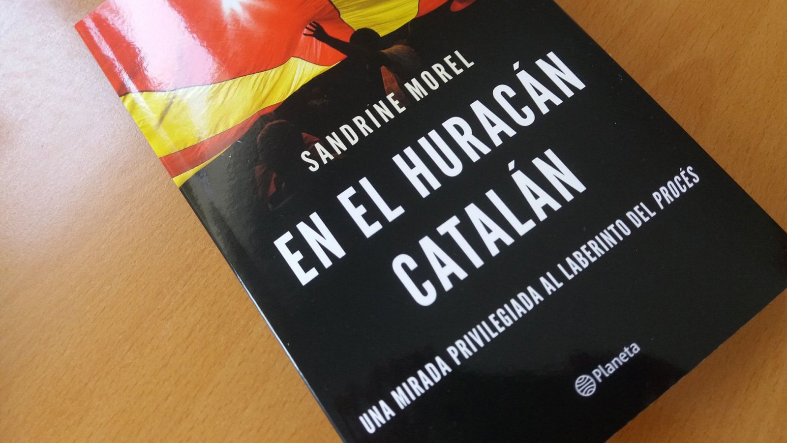 Libro 'En el huracán catalán', de la corresponsal de Le Monde en España, Sandrine Morel