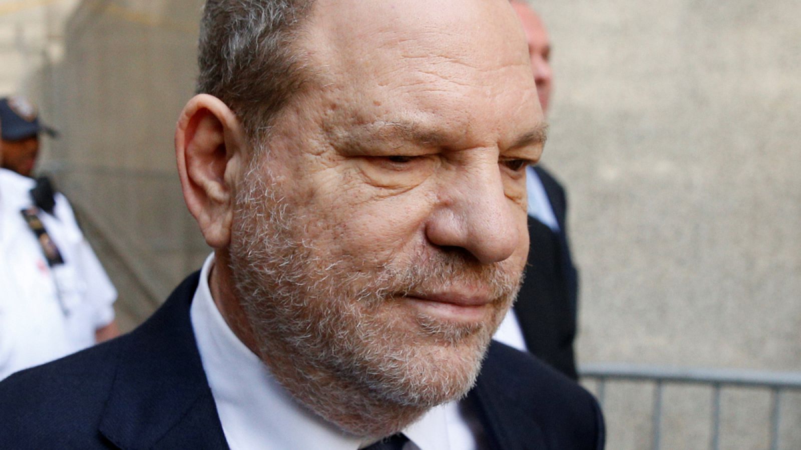 Harvey Weinstein a la salida del tribunal de Nueva York.