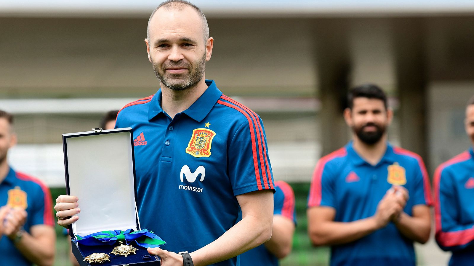 Andrés Iniesta recibe la Orden del Mérito Deportivo en Las Rozas.