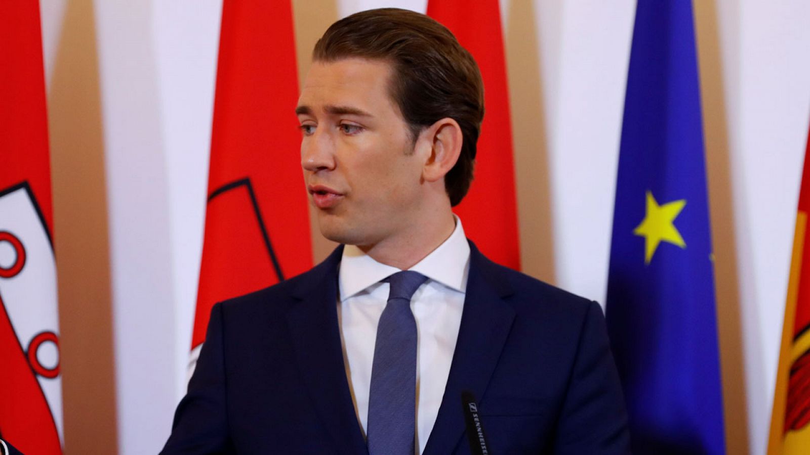 El canciller austríaco Sebastian Kurz ofrece una rueda de prensa en Viena este viernes