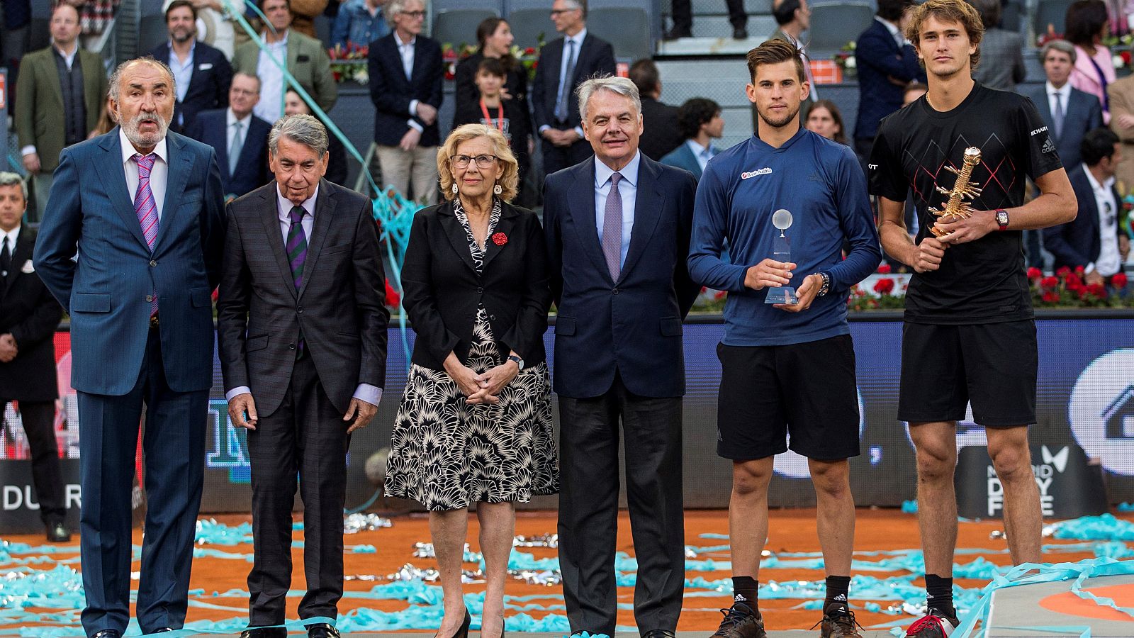 Ion Tiriac, primero por la izquierda, en la entrega de trofeos del Madrid Open 2018, con la alcaldesa Carmena en el centro.