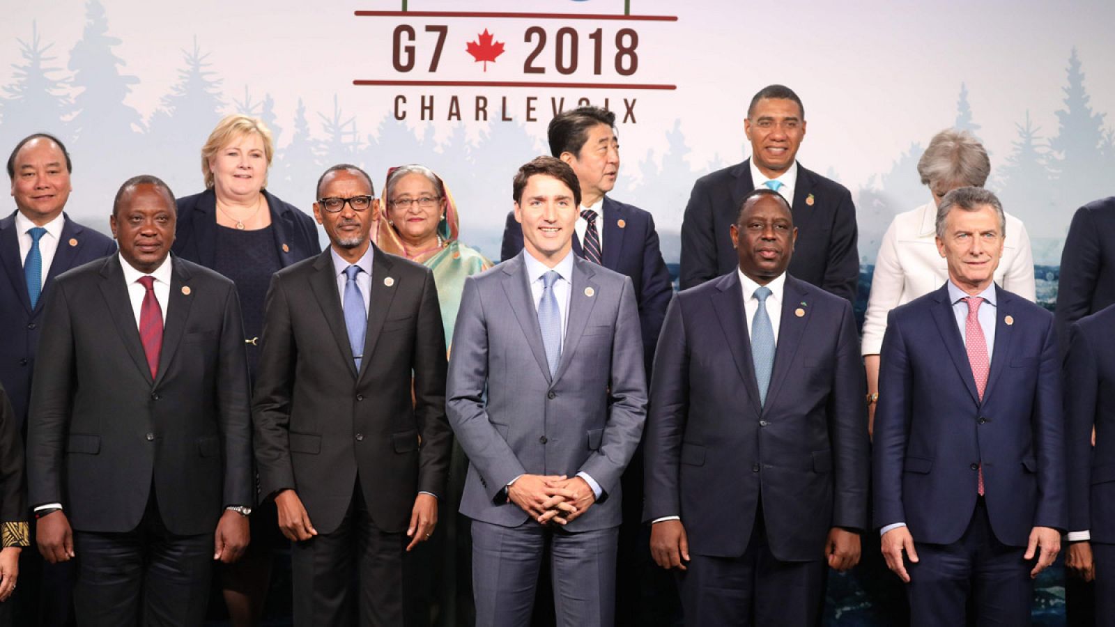 El primer ministro canadiense, Justin Trudeau, preside la foto de familia de la segunda jornada del G7