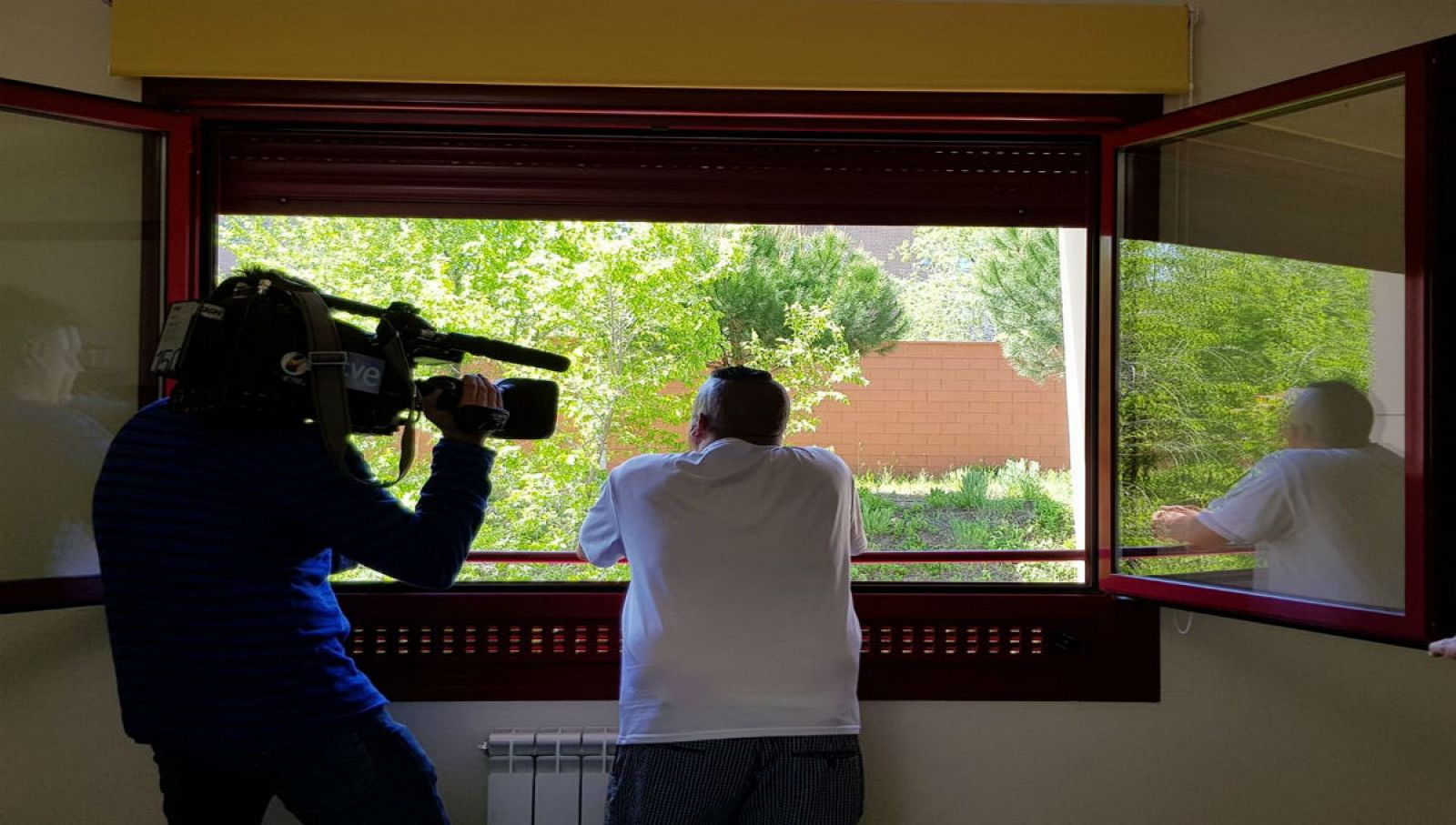 Durante el rodaje en las instalaciones del albergue, en el barrio de Sanchinarro, Madrid