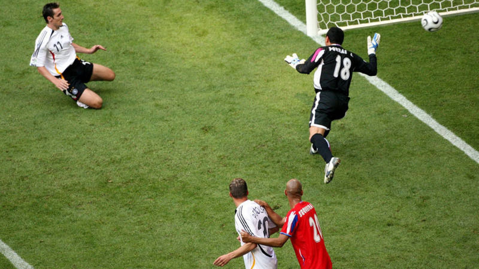 Alemania ganó 4-2 a Costa Rica en su partido inaugural como anfitriona en 2006